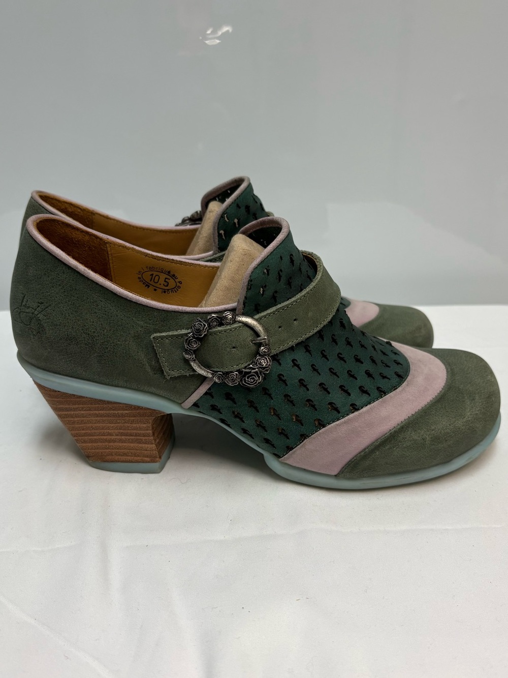 John Fluevog Faith Green Rose Buckle Perforated Leather Heels Size 10.5